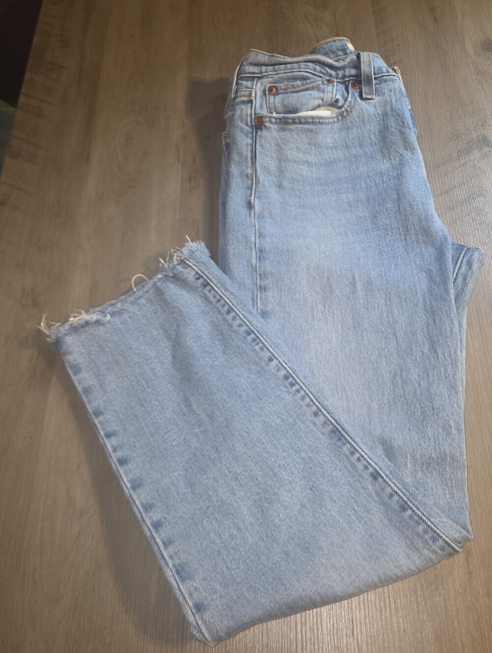 Levis Premium Wedgie Straight High Rise Raw Hem Jeans Light Wash Size 27